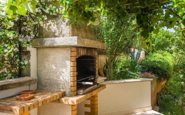 Spacious Home With Private Terrace and Garden