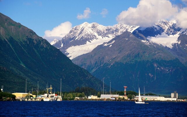 Totem Hotel and Suites