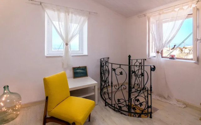 Nina's Traditional House by Estia