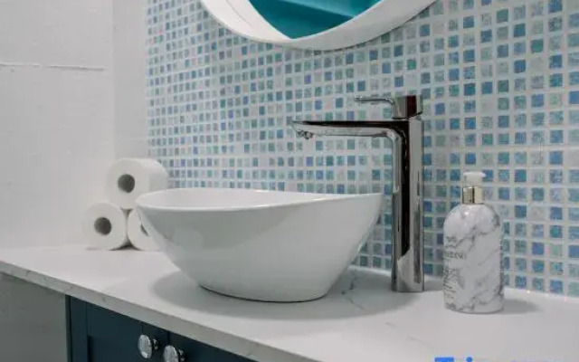 3 Bed Traditional Apartment on Picturesque Victoria St