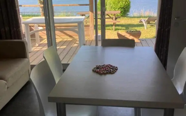 Les Rives Du Lac Du Laouzas