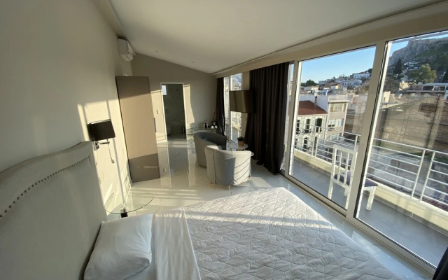 24K Athena Suites