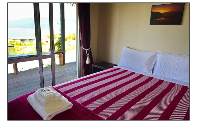 Hotel Lake Brunner