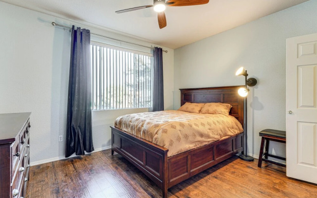 Walk to Papago Park: Condo in Phoenix