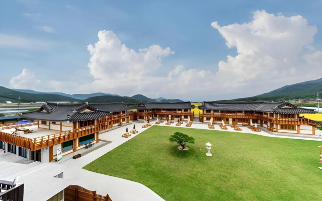 Gyeongju Yongjang Hanok Pension