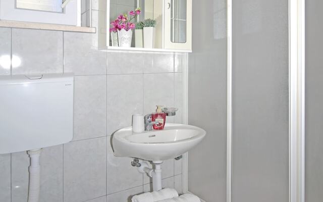 Apartment Sweet Romantic
