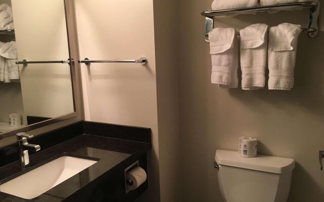 Best Western Plus Pitt Meadows Inn & Suites