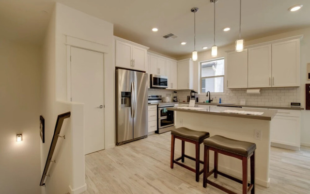 Community Perks: Executive Chandler Townhome