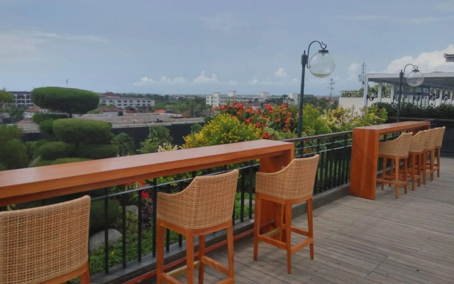 Jambuluwuk Oceano Seminyak Hotel