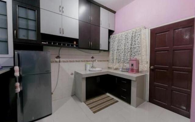 Umaira Meru Raya Homestay