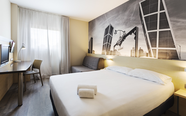 B&B Madrid Aeropuerto T1 T2 T3