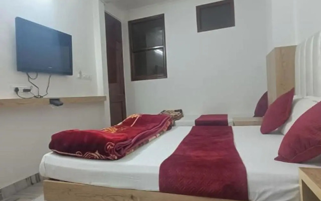 Hotel Shree Sai Dham Near New Delhi Railway Station, Paharganj