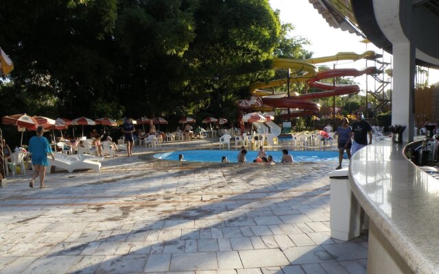 Apartamento Grand Dolphin - Férias em Caldas Novas