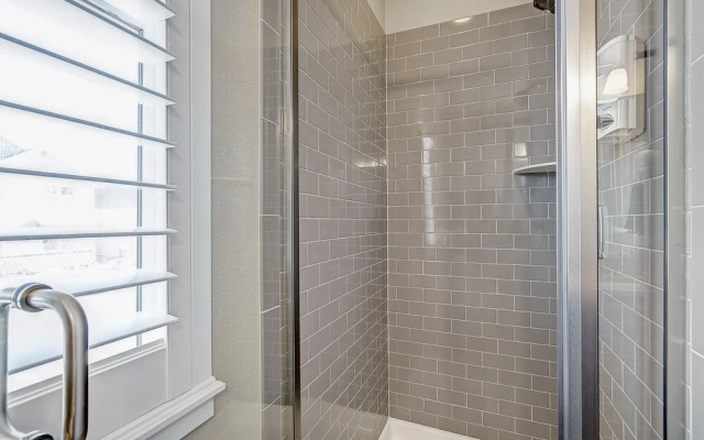 Beautiful New Denver Home! Sleeps 12!