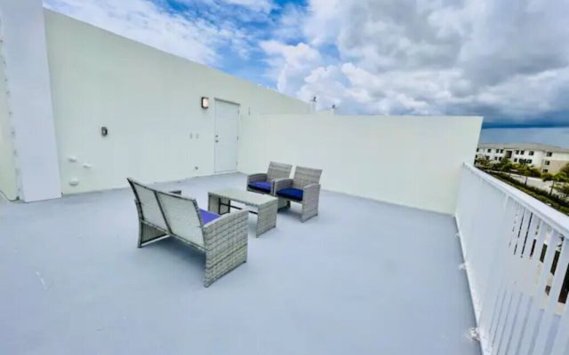 Casa Grand Cielo  - NEW HOME 3 Floors with SKY Terrace near Zoo FL Keys MIA