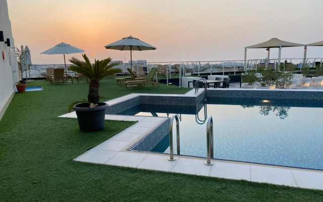 Golden Tulip Muscat