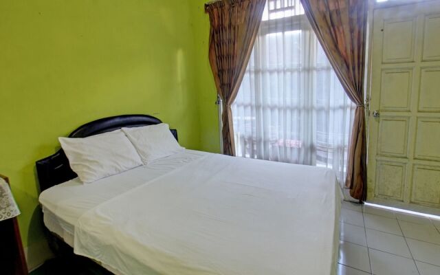 OYO 92849 Hotel Dienda Hayu Near Alun Alun Tastura