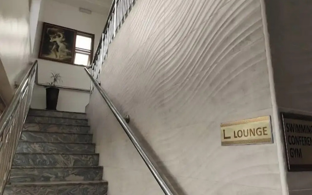 Apno Hotel and Suites