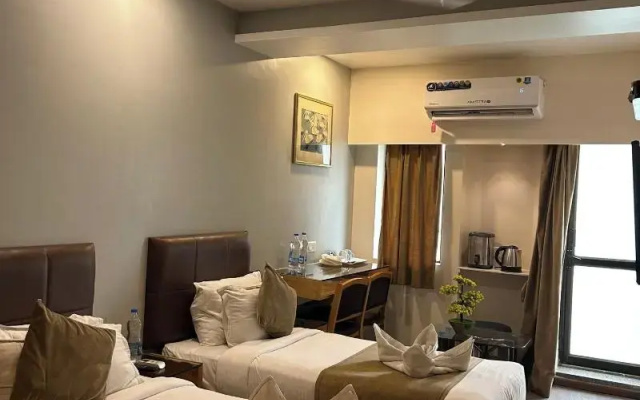 Hotel The Excellency