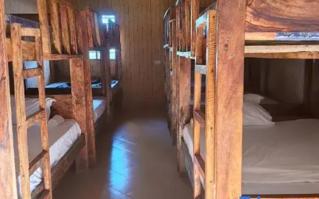 Sawa Sawa Beach Hotel & Backpackers
