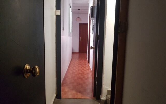 Central Comfortable Apt Born 2.1