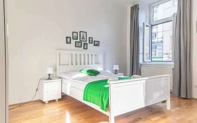 3BR Belvedere Bookable for Long Stays