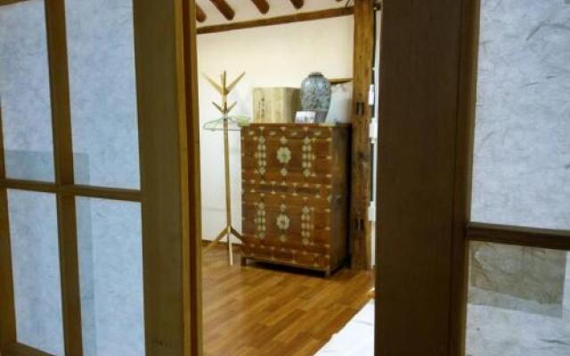 Shinsiwa Hanok Guesthouse 1 (Daein Market)