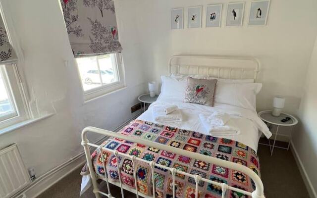 2 Bed Grade 2 - Dates Back to 1500's