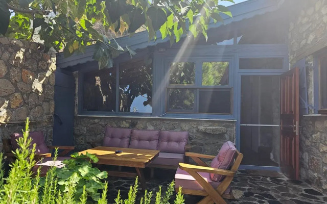 Tepeboz Stone House Karaburun