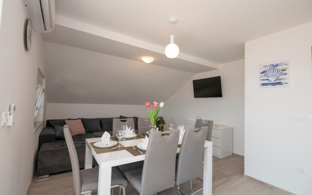 Amazing Apartment in Podaca With Wifi and 2 Bedrooms
