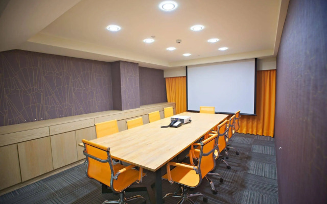FX INN Kaohsiung Zhonghua Road Branch
