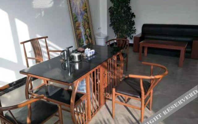 Grape Hotel (Raoyang Credit Commercial Building)