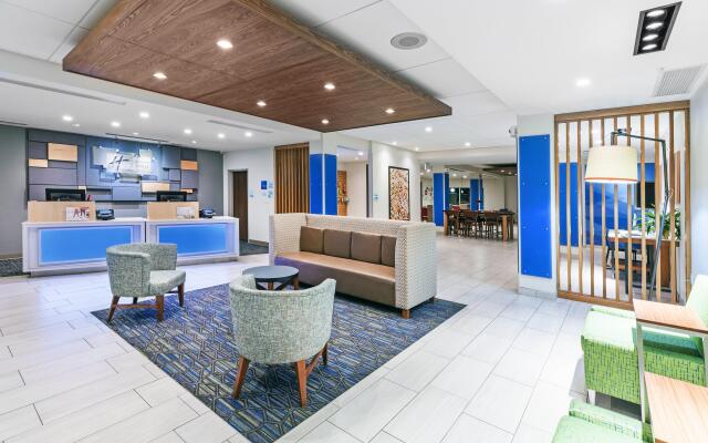 Holiday Inn Express And Suites Junction by IHG
