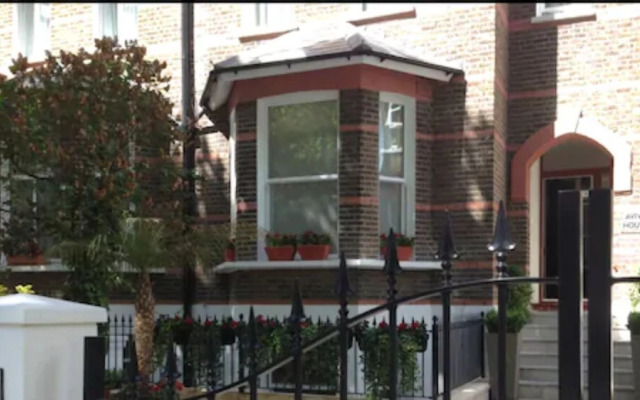 Aviva Studio Apartments