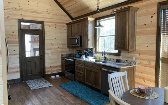 Standing Bear Studio Cabin With Hot Tub on the Deck by Redawning