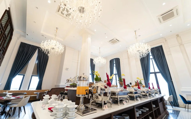 Rex Quang Binh Hotel