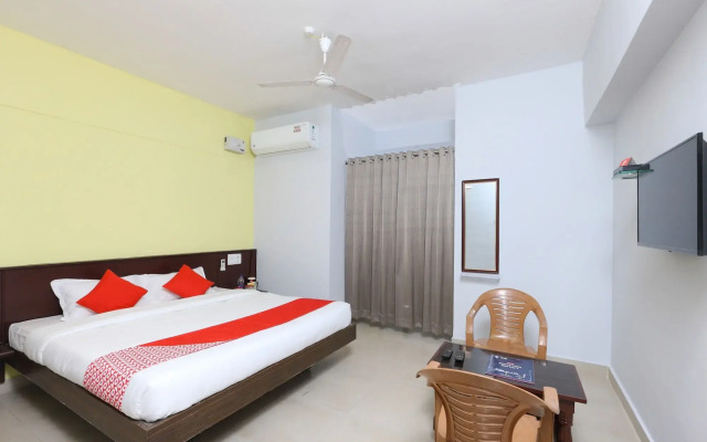 OYO 12765 Hotel Golden Rooms
