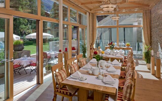 Swiss Alpine Hotel Allalin