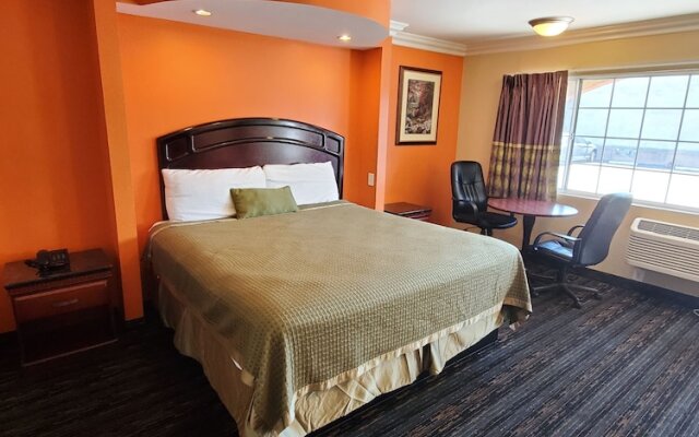 Delmonico Inn & Suites
