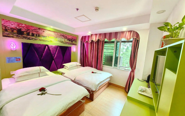 Zhongchao Theme Hotel (Shenzhen Luohu Wenjin Subway Station)