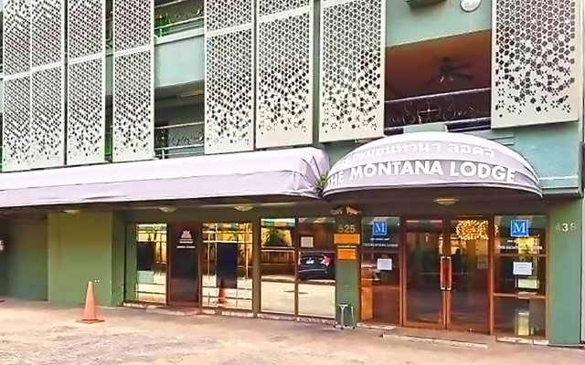 The Montana Lodge-Sathorn