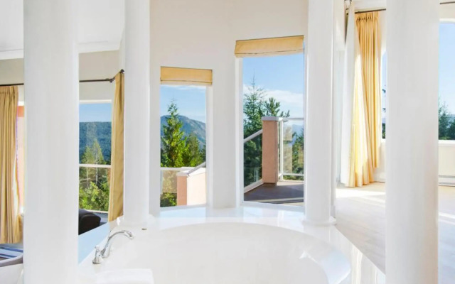 Villa Eyrie Resort