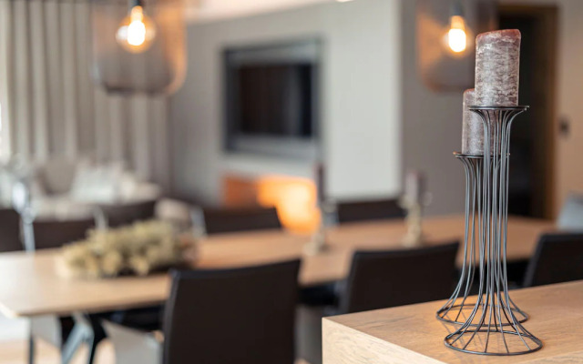 Luxury Penthouse, ski Lift Within Walking Distance