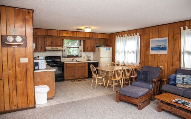 Beachbux 3 Bedroom Cottage by RedAwning