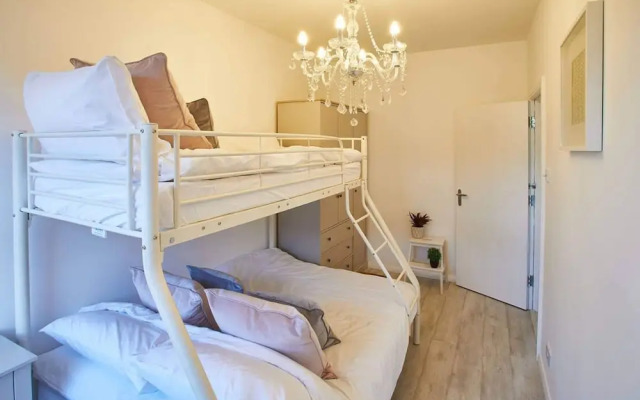 Host Stay Pearl Apartment