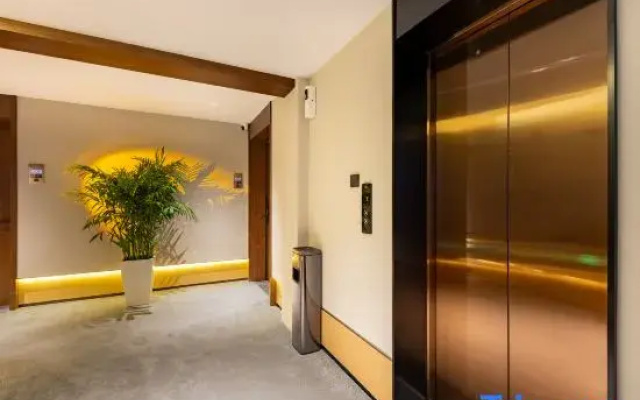Shexian County Wall-side Hotel (Huizhou Ancient City Branch)