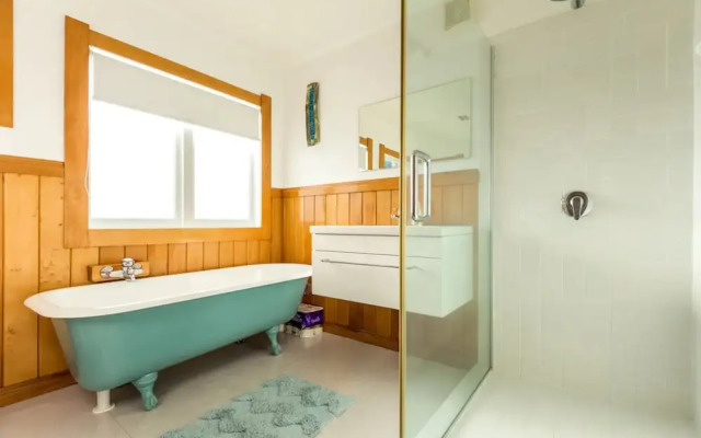 3 Bedroom Family Home With Harbour Views in Westmere