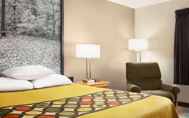 Super 8 by Wyndham Hannibal