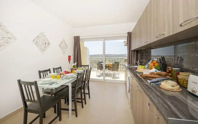 Summer Breeze Superior Apartment with Terrace by Getaways Malta