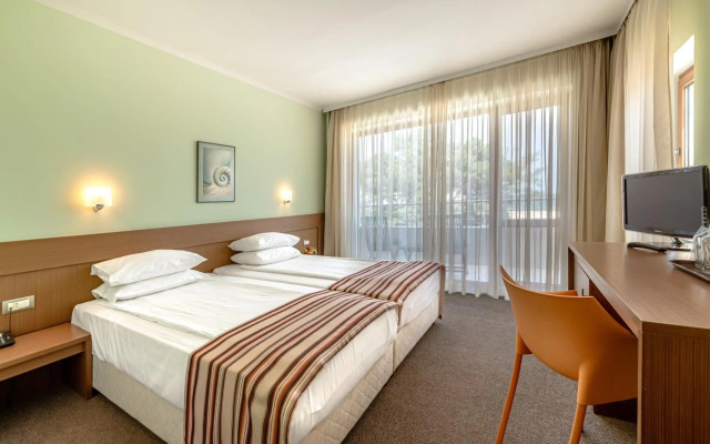 Jeravi Hotel